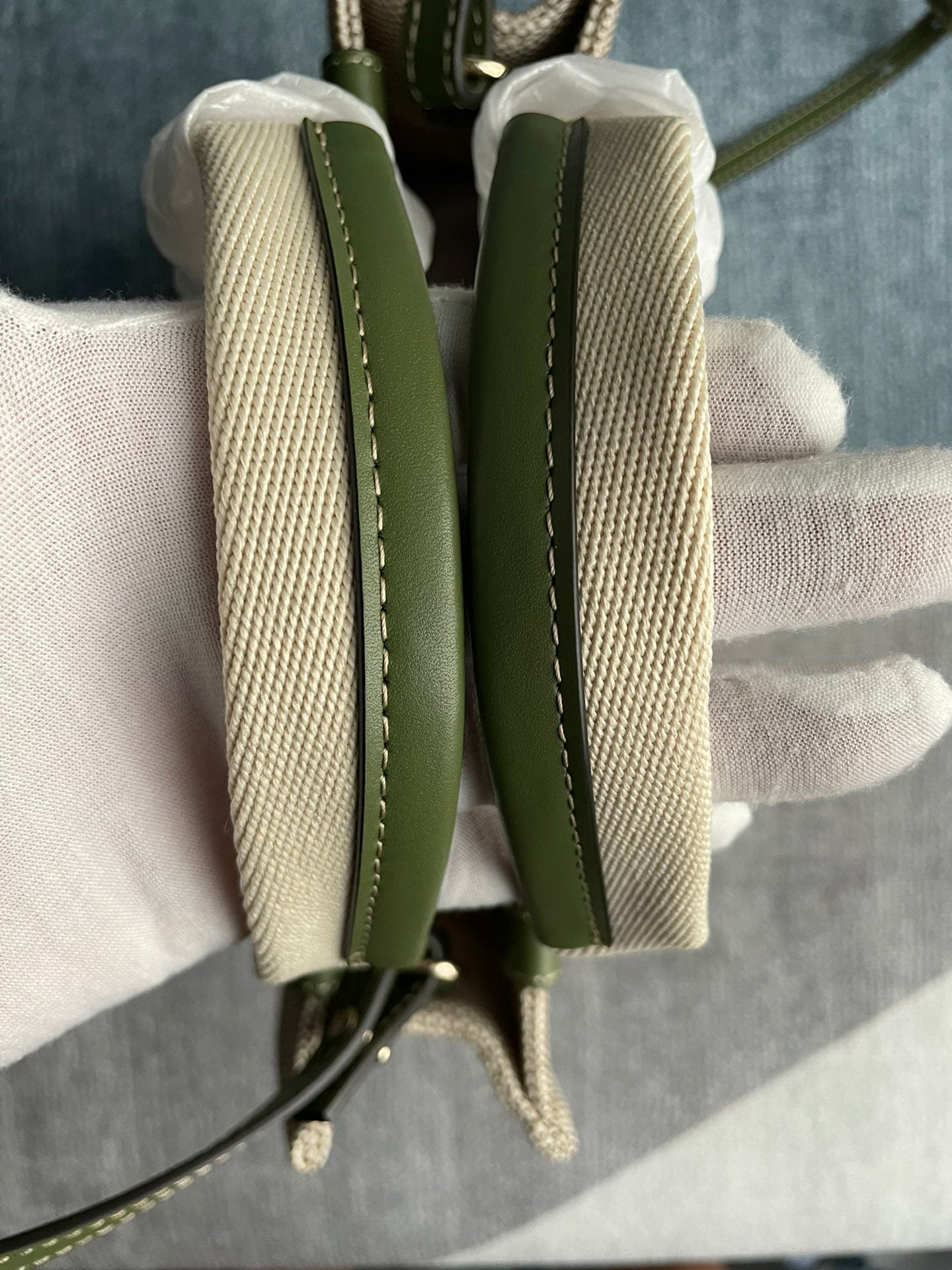 SMALL STRAP WOODY TOTE BAG 26.5 IN BEIGE LINEN CANVAS BLACK WEBBING LOGO EMBROIDER GREEN CALFSKIN