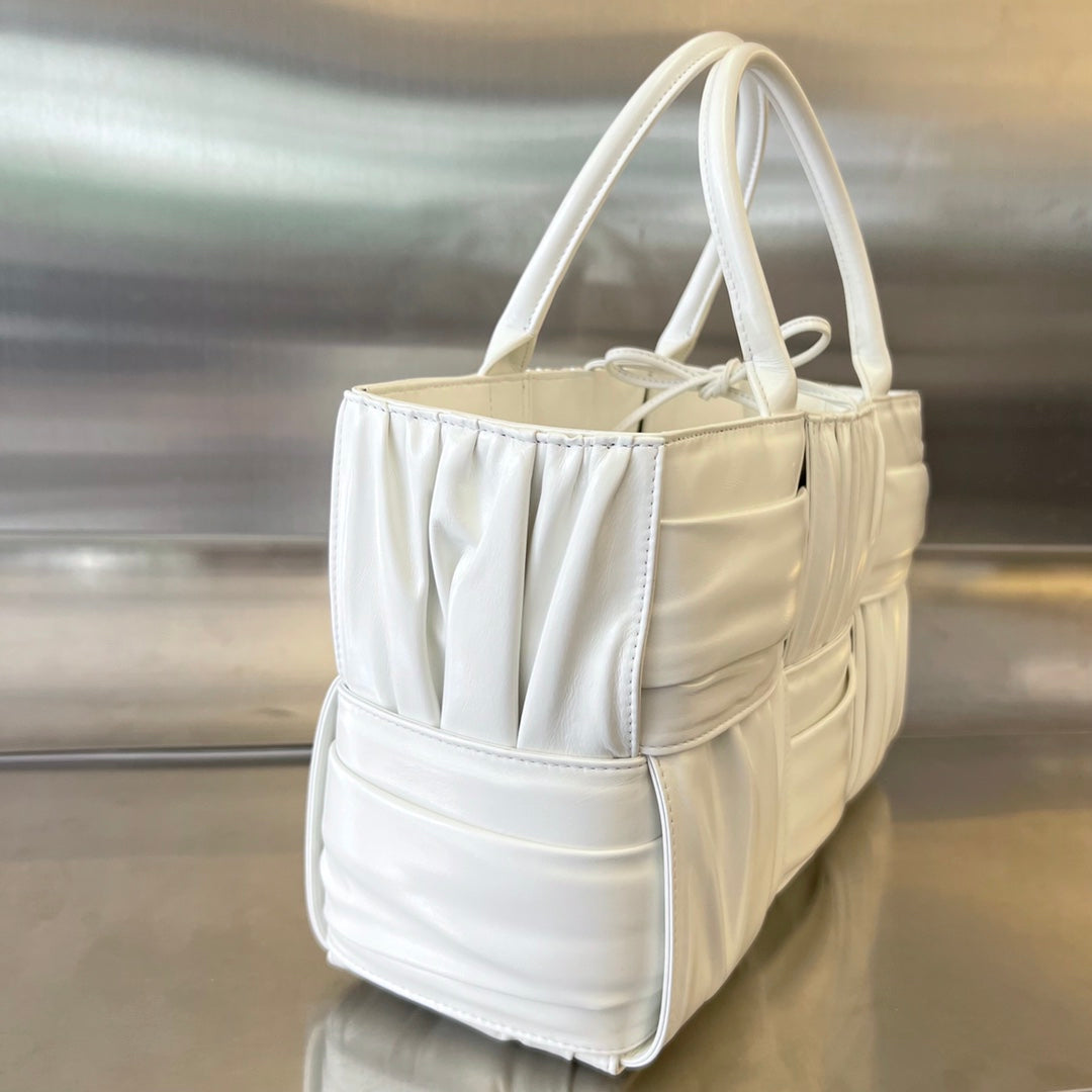 SMALL ARCO TOTE 30 IN WHITE SOFT LAMBSKIN