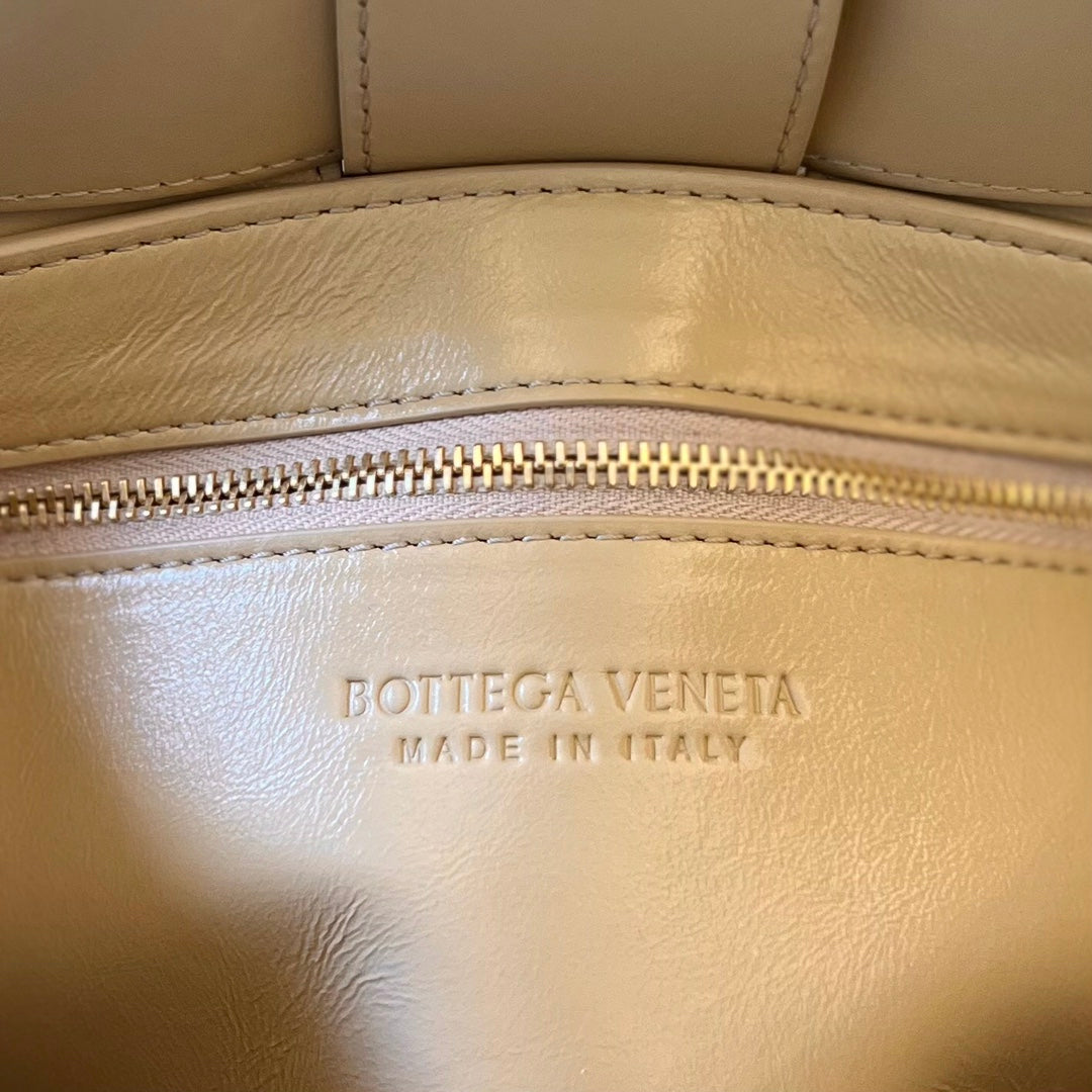 CASSETTE 28 IN BLOND BEIGE SOFT LAMBSKIN