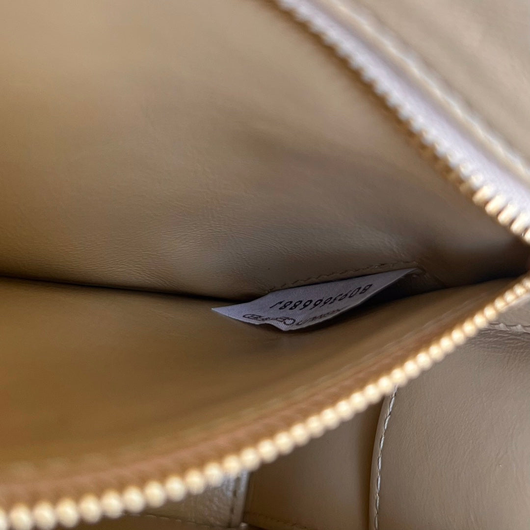 CASSETTE 28 IN BLOND BEIGE SOFT LAMBSKIN