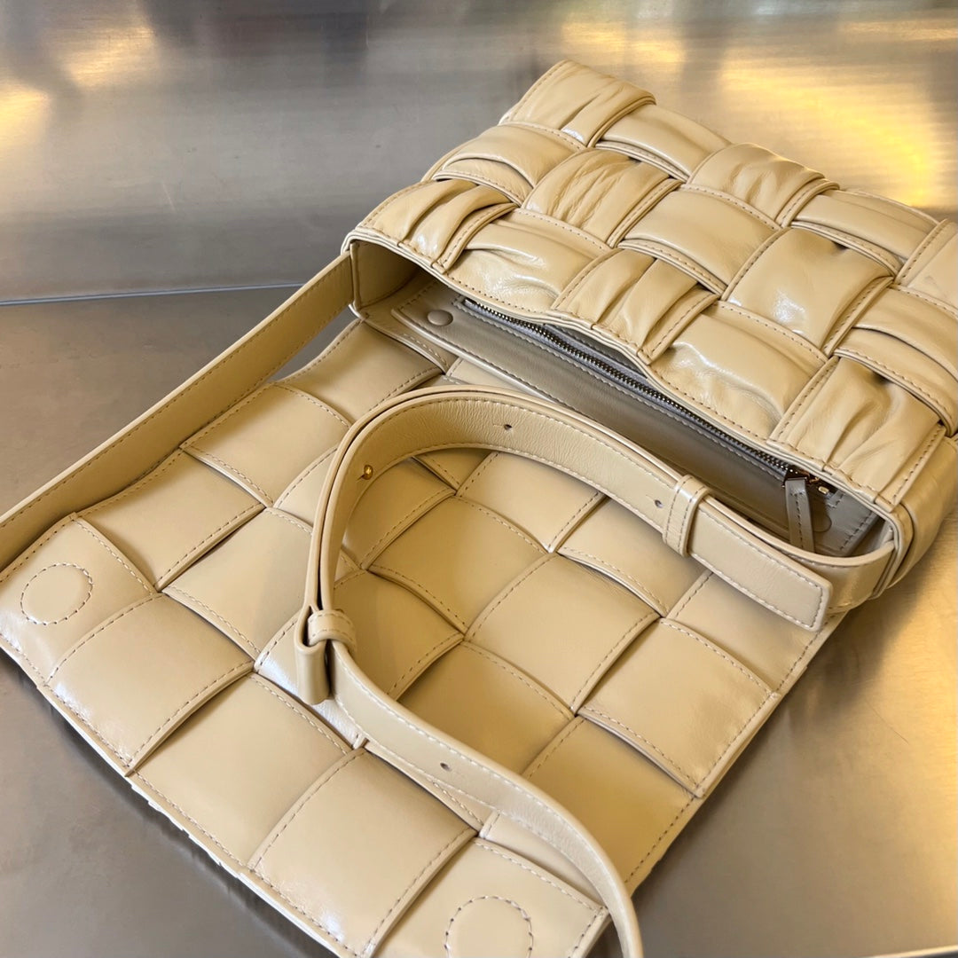 CASSETTE 28 IN BLOND BEIGE SOFT LAMBSKIN