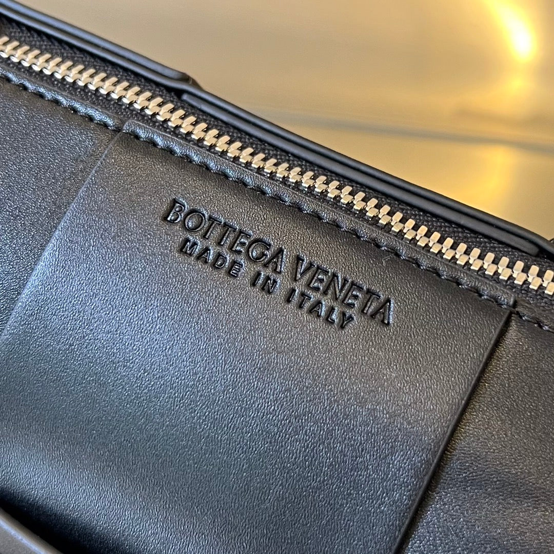 SMALL CYLINDER CASSETTE 21 IN BLACK CALFSKIN
