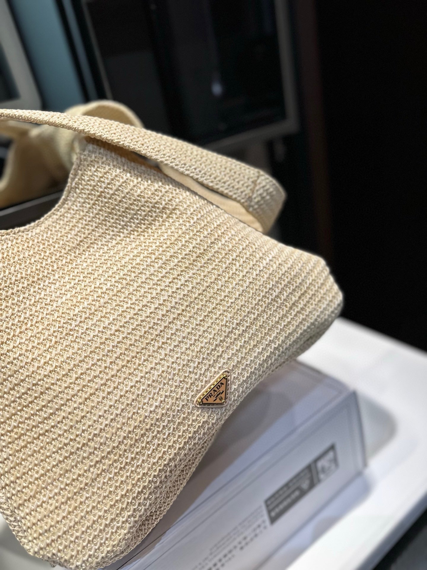 BEIGE EMBROIDED LOGO TOTE BAG 32 IN BEIGE WOVEN RAFFIA