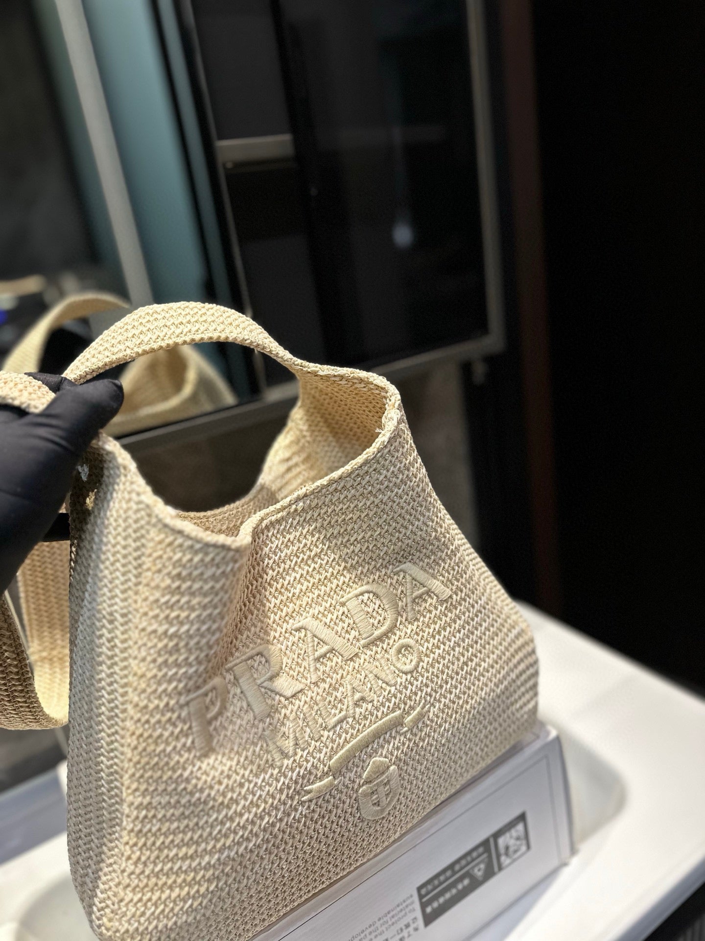 BEIGE EMBROIDED LOGO TOTE BAG 32 IN BEIGE WOVEN RAFFIA