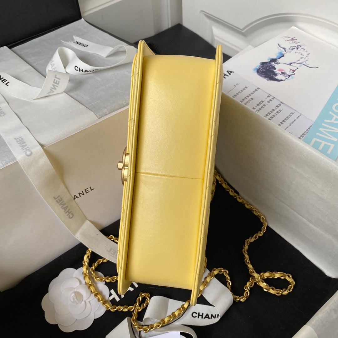 CC 22 FLAP BAG IN YELLOW CORN GOLD HARDWARE
