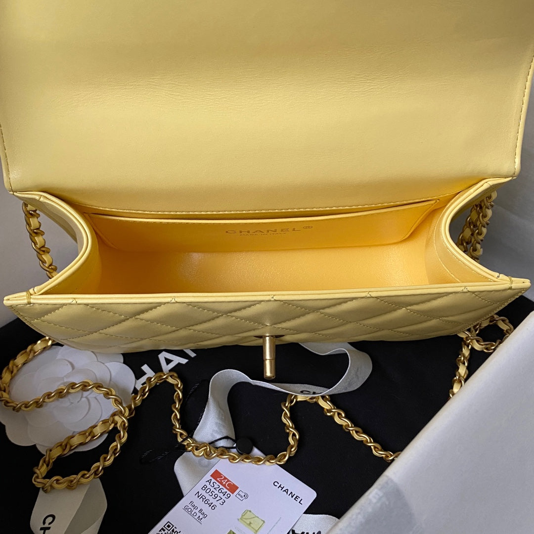 CC 22 FLAP BAG IN YELLOW CORN GOLD HARDWARE