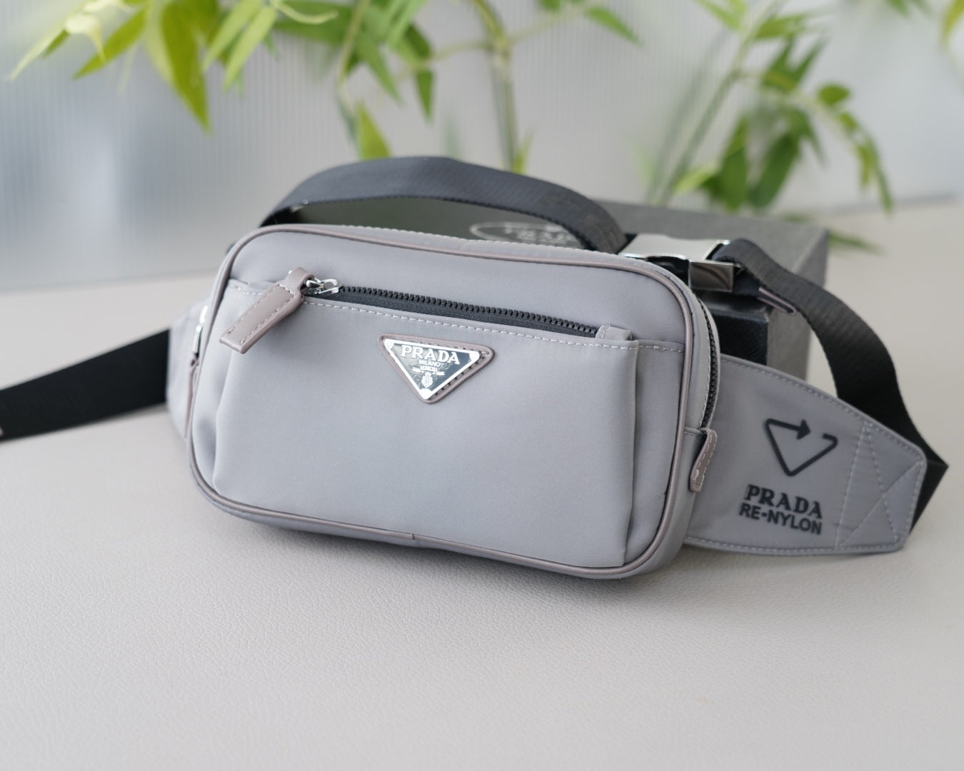 SHOULDER BAG 22 IN OSLO GREY RE-NYLON BLACK STRAP