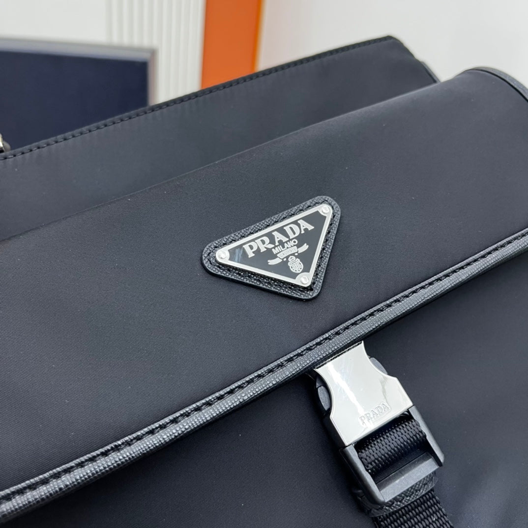 TRIANGLE LOGO CROSSBODY BAG 25 IN BLACK SAFFIANO LEATHER