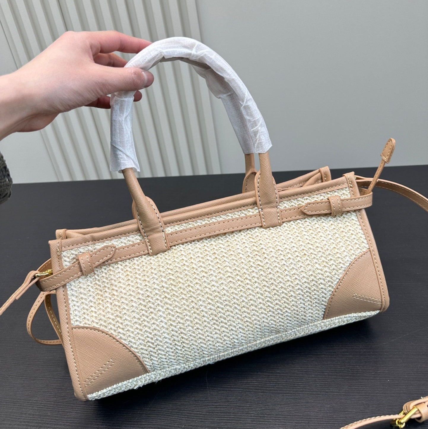 BONNIE SOFT LUX HANDBAG 32 IN BEIGE WOVEN RAFFIA WITH TAN CALFSKIN