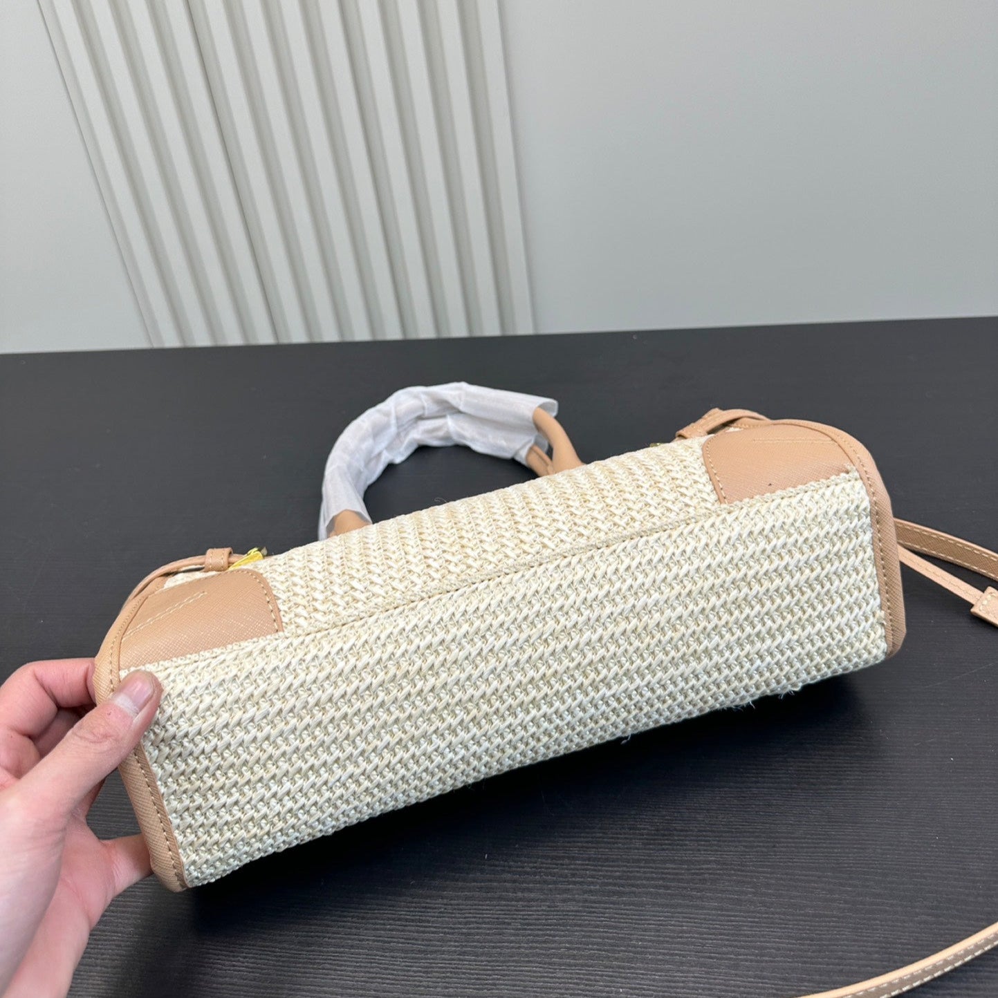 BONNIE SOFT LUX HANDBAG 32 IN BEIGE WOVEN RAFFIA WITH TAN CALFSKIN