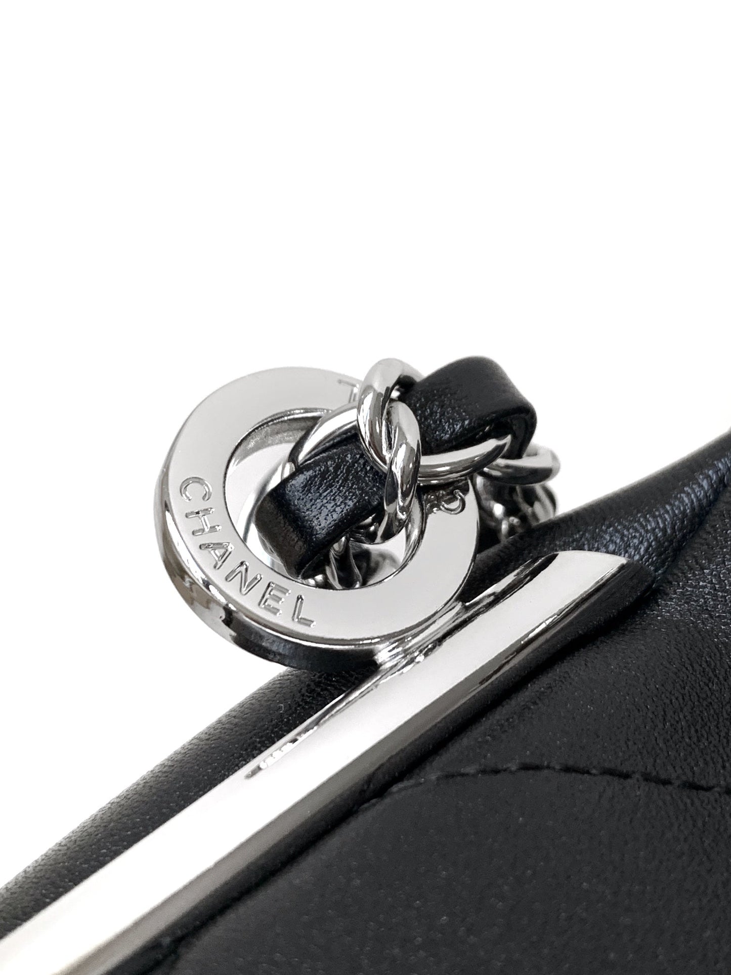 SHOULDER BAG 30 IN BLACK SOFT LAMBSKIN EMBOSSED LOGO SILVER HARDWARE