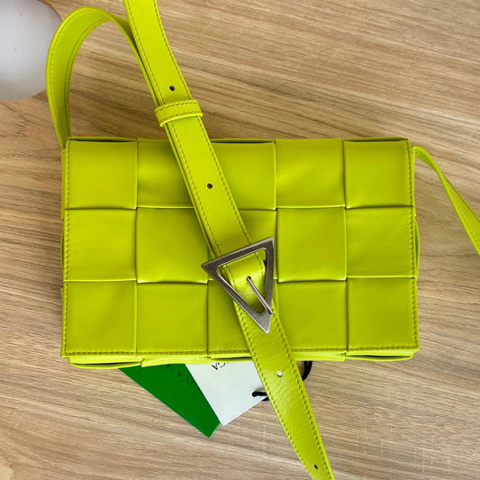 SMALL CASSETTE 23 IN VOLT GREEN CALFSKIN