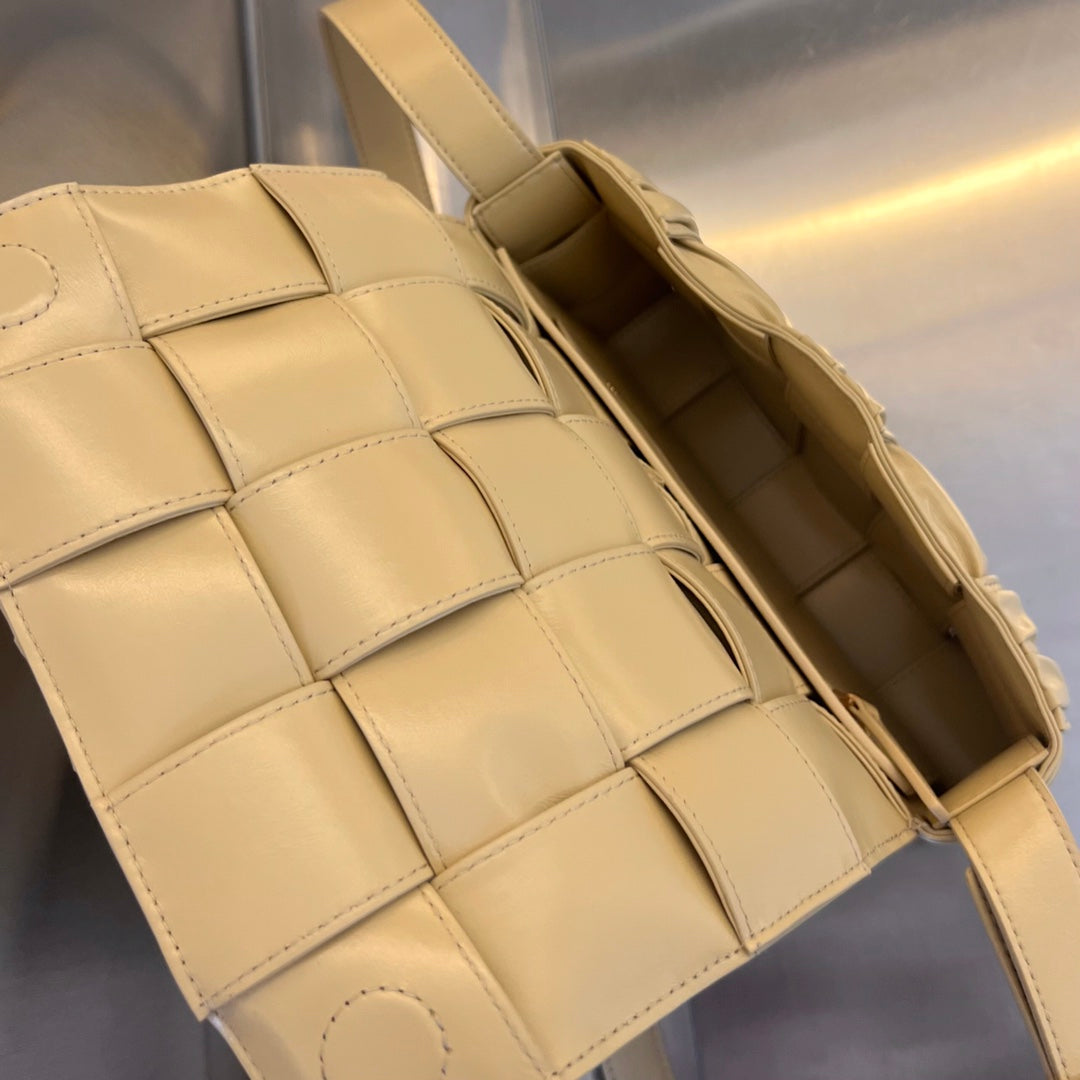 CASSETTE 28 IN BLOND BEIGE SOFT LAMBSKIN