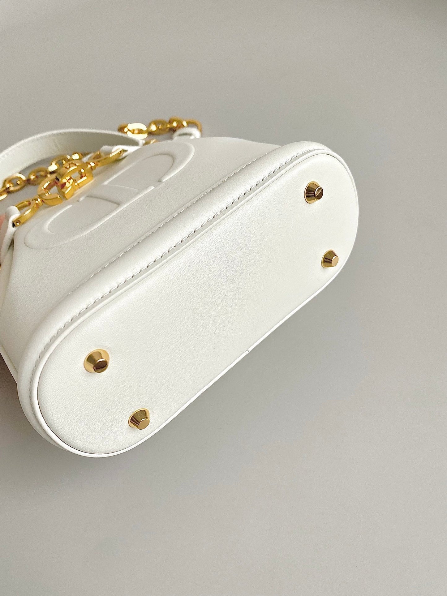 SMALL C'EST 18 IN WHITE CD-EMBOSSED CALFSKIN