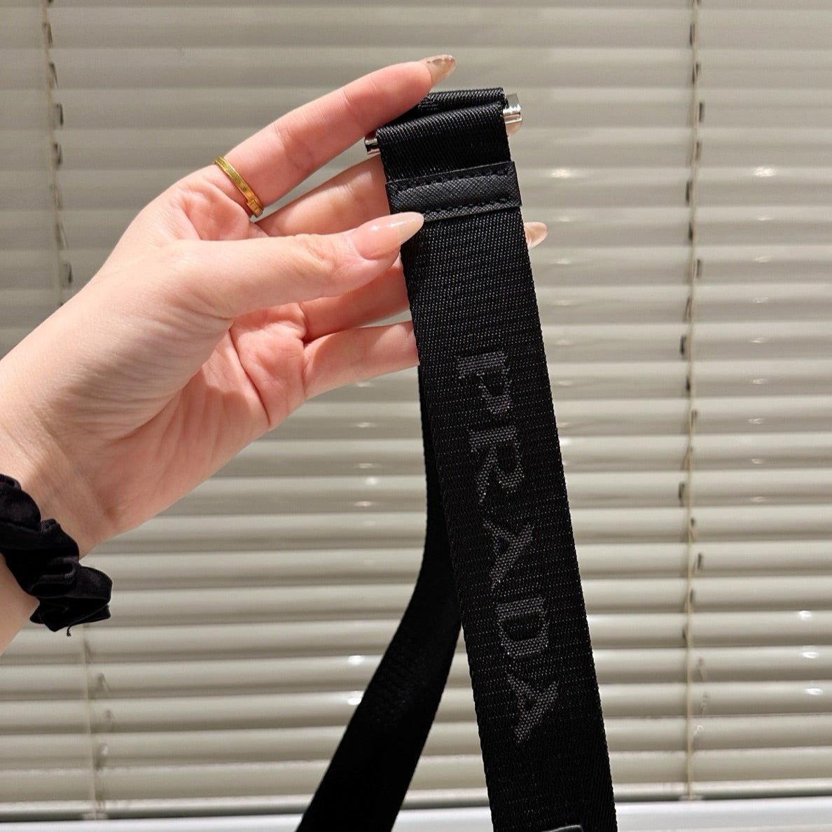 TRIANGLE LOGO MINI POUCH 17 IN BLACK RE-NYLON