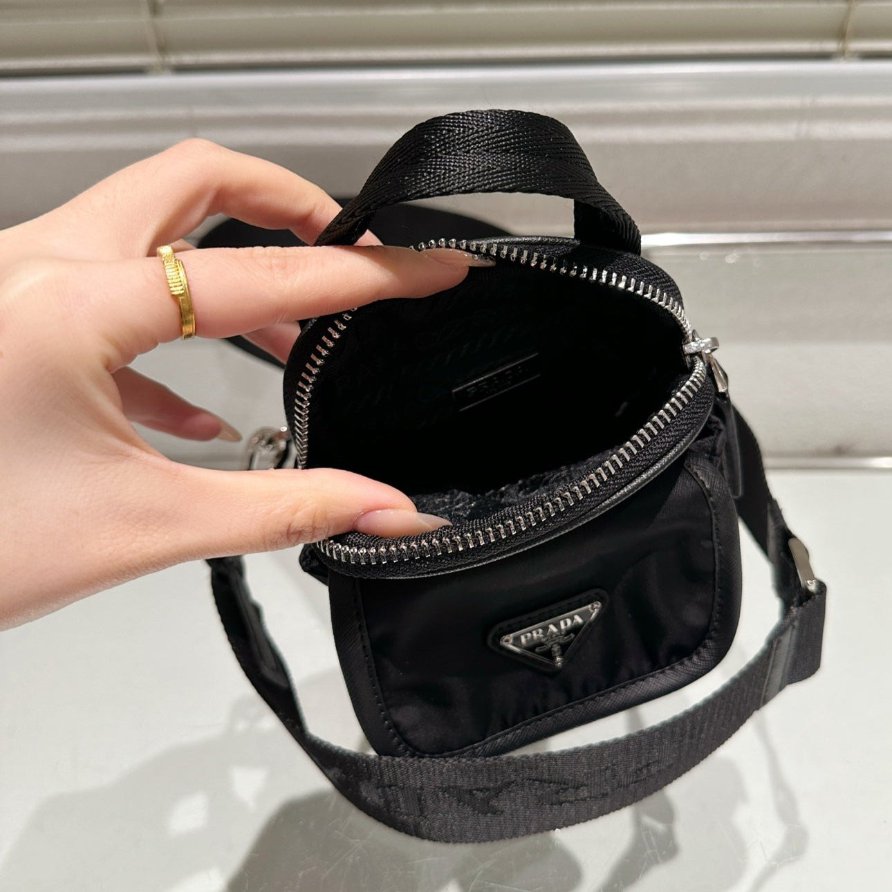 TRIANGLE LOGO MINI POUCH 17 IN BLACK RE-NYLON