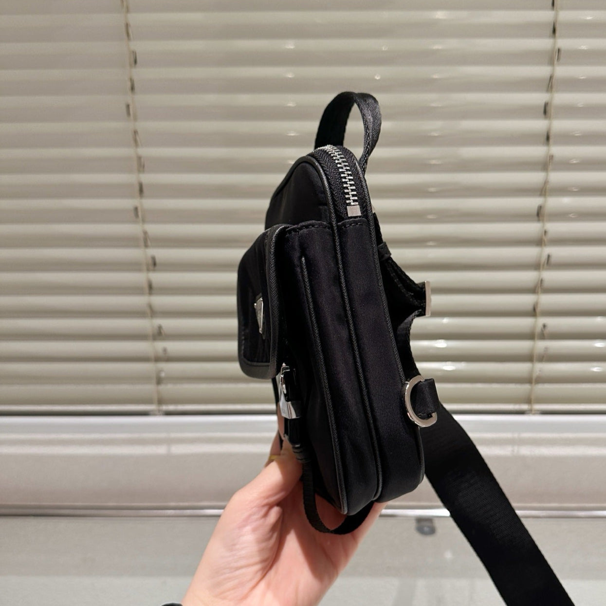 TRIANGLE LOGO MINI POUCH 17 IN BLACK RE-NYLON