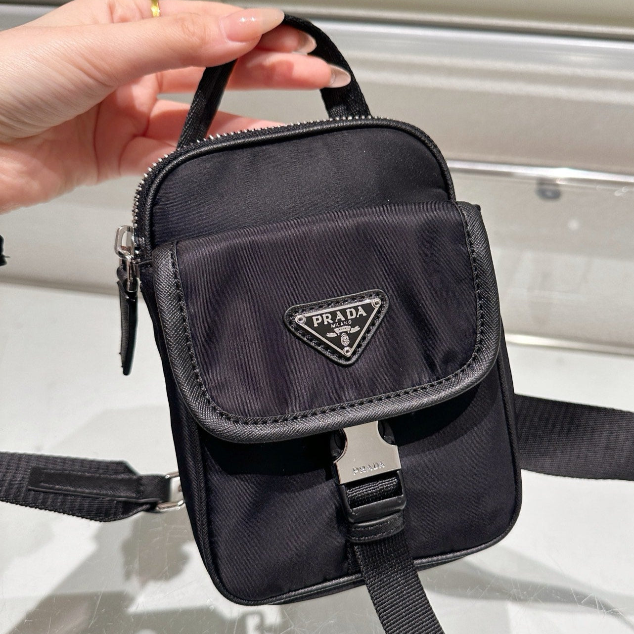 TRIANGLE LOGO MINI POUCH 17 IN BLACK RE-NYLON