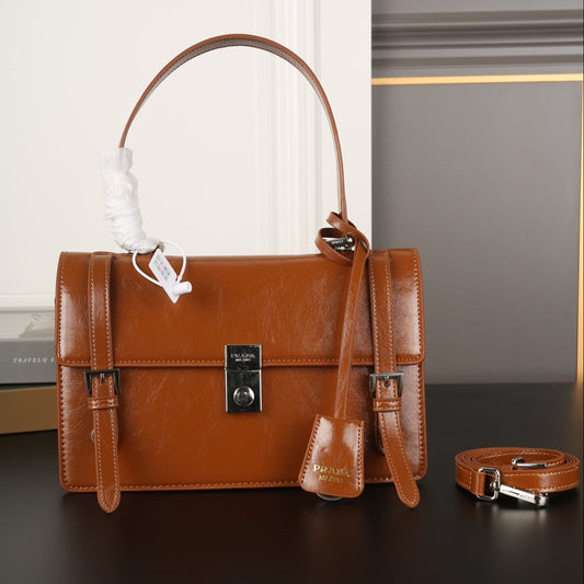 WORK BRIEFCASE 33 IN BROWN SHINY SMOOTH CALFSKIN