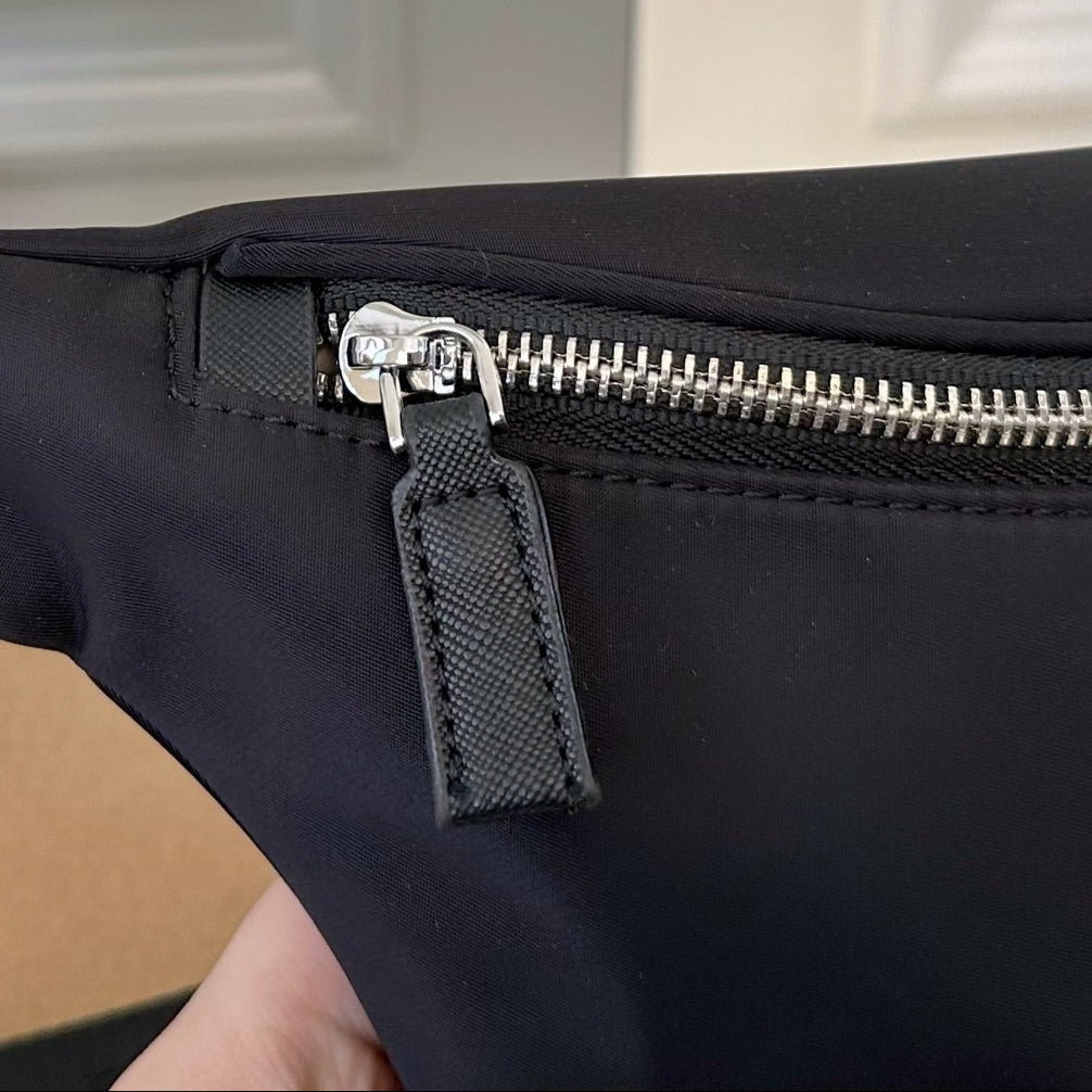 TRIANGLE LOGO BELT BAG 20 IN BLACK RE-NYLON