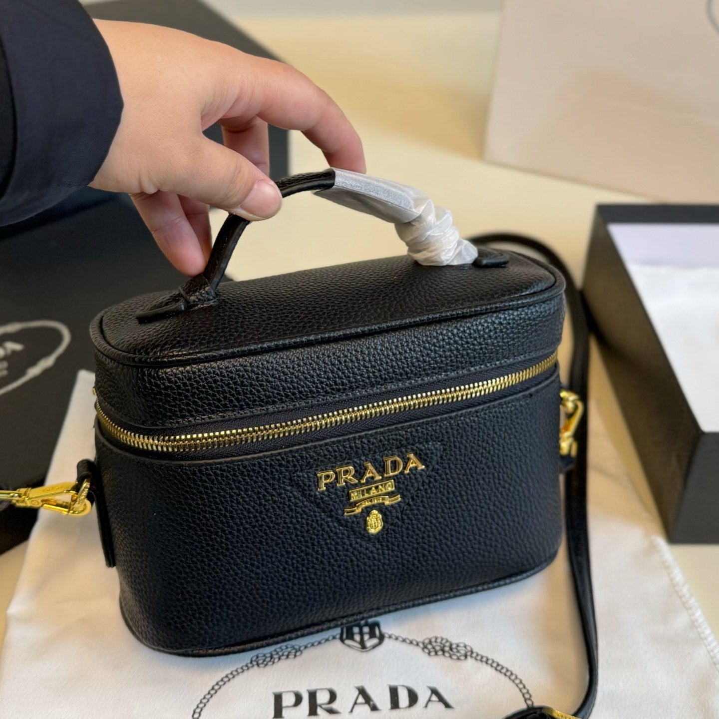 VANITY CASE BAG 19 IN BLACK CALFSKIN GOLD HARDWARE