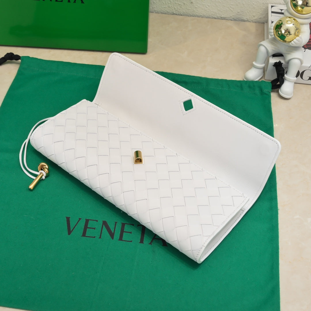 BV Long Clutch Andiamo 31 White Leather Ghw