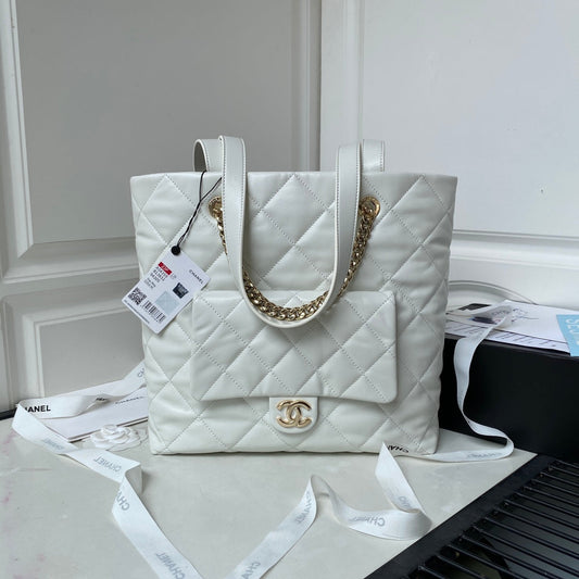 CC LARGE 33 HOBO SHOPPING BAG IN WHITE CALFSKIN