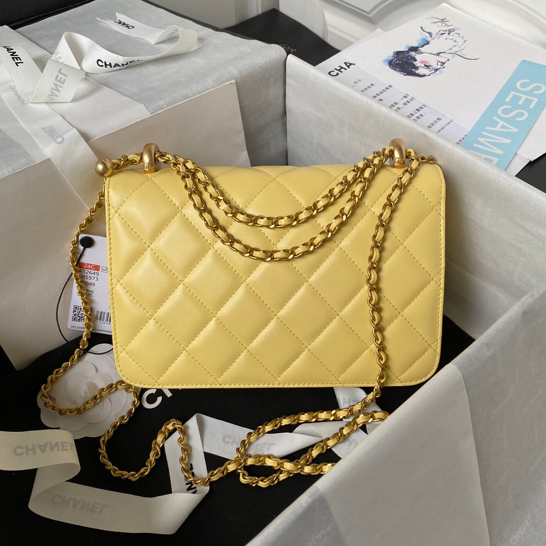 CC 22 FLAP BAG IN YELLOW CORN GOLD HARDWARE
