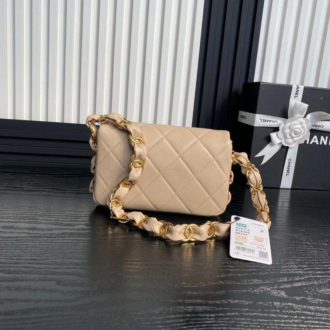 SMALL FLAP BAG 21 IN AKAROA BEIGE CALFSKIN GOLD DOUBLE C THICK CHAIN