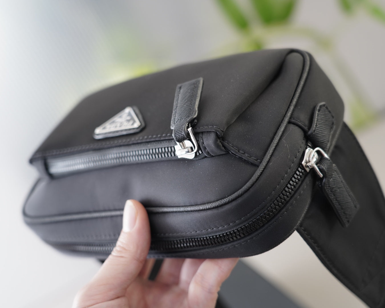 SHOULDER BAG 22 IN BLACK RE-NYLON