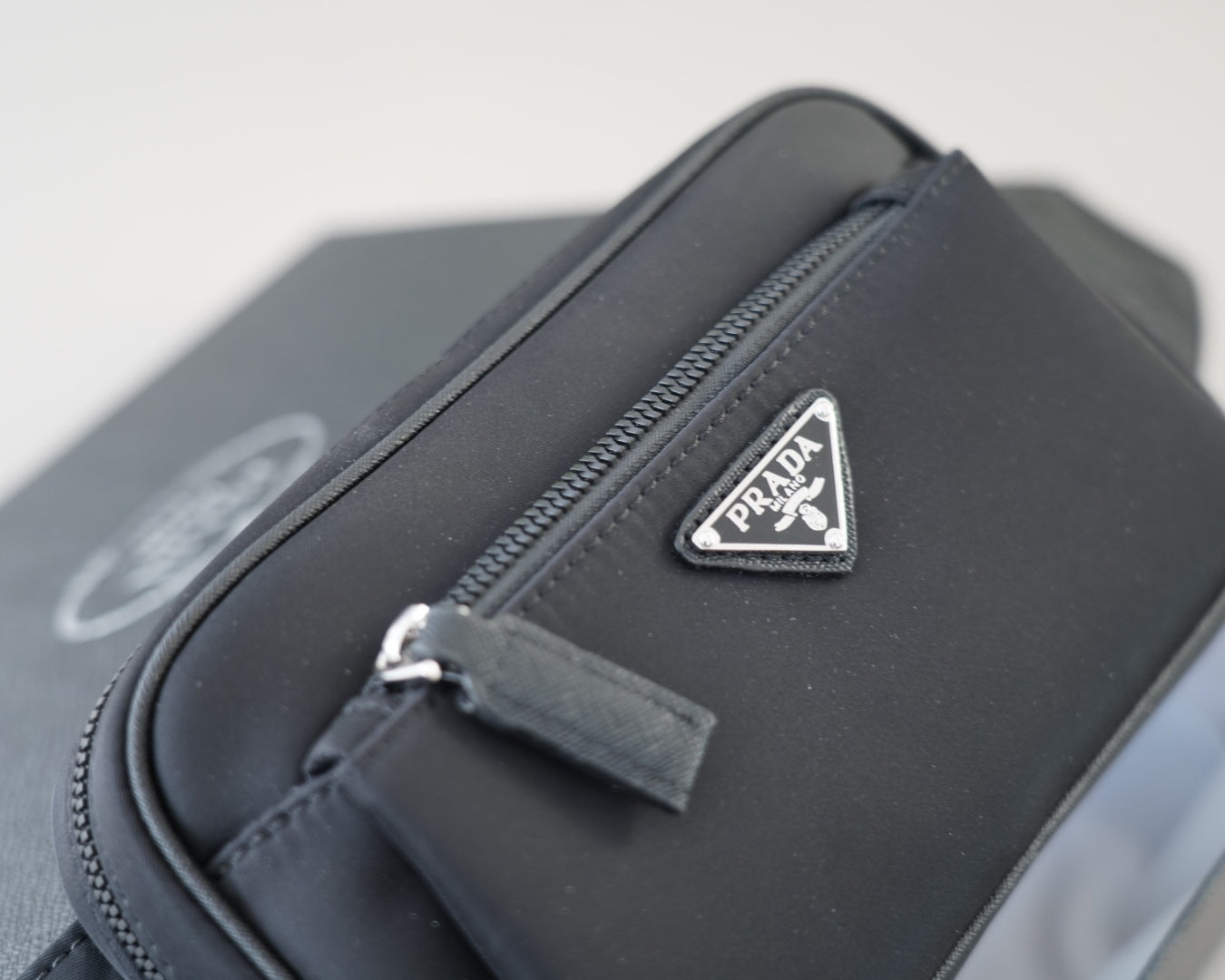 SHOULDER BAG 22 IN BLACK RE-NYLON