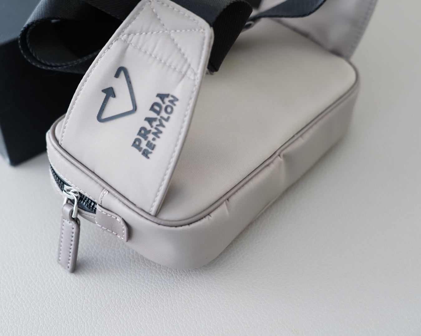 SHOULDER BAG 22 IN LIGHT GREY RE-NYLON BLACK STRAP