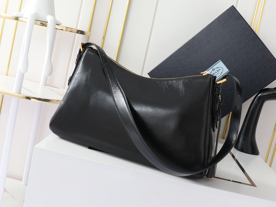 TRIANGLE LOGO HOBO BAG 39 IN BLACK SMOOTH CALFSKIN