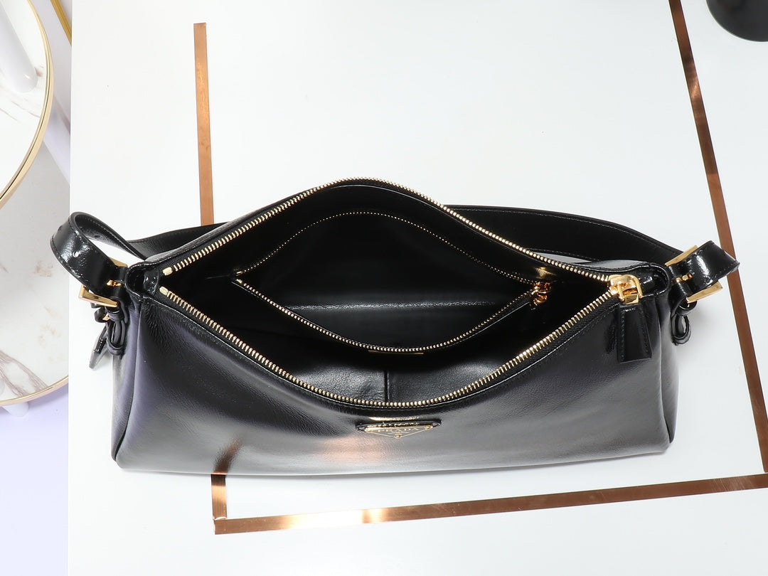 TRIANGLE LOGO HOBO BAG 39 IN BLACK SMOOTH CALFSKIN