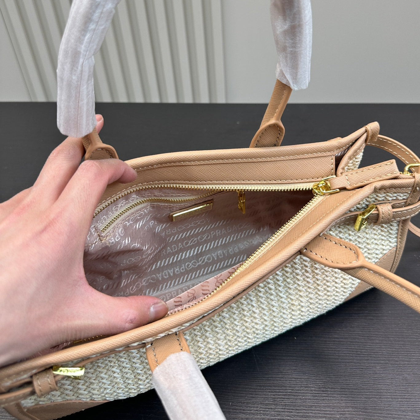 BONNIE SOFT LUX HANDBAG 32 IN BEIGE WOVEN RAFFIA WITH TAN CALFSKIN