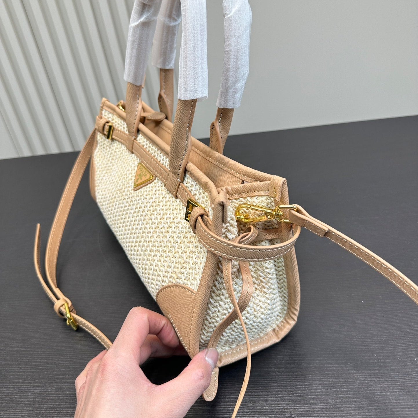 BONNIE SOFT LUX HANDBAG 32 IN BEIGE WOVEN RAFFIA WITH TAN CALFSKIN