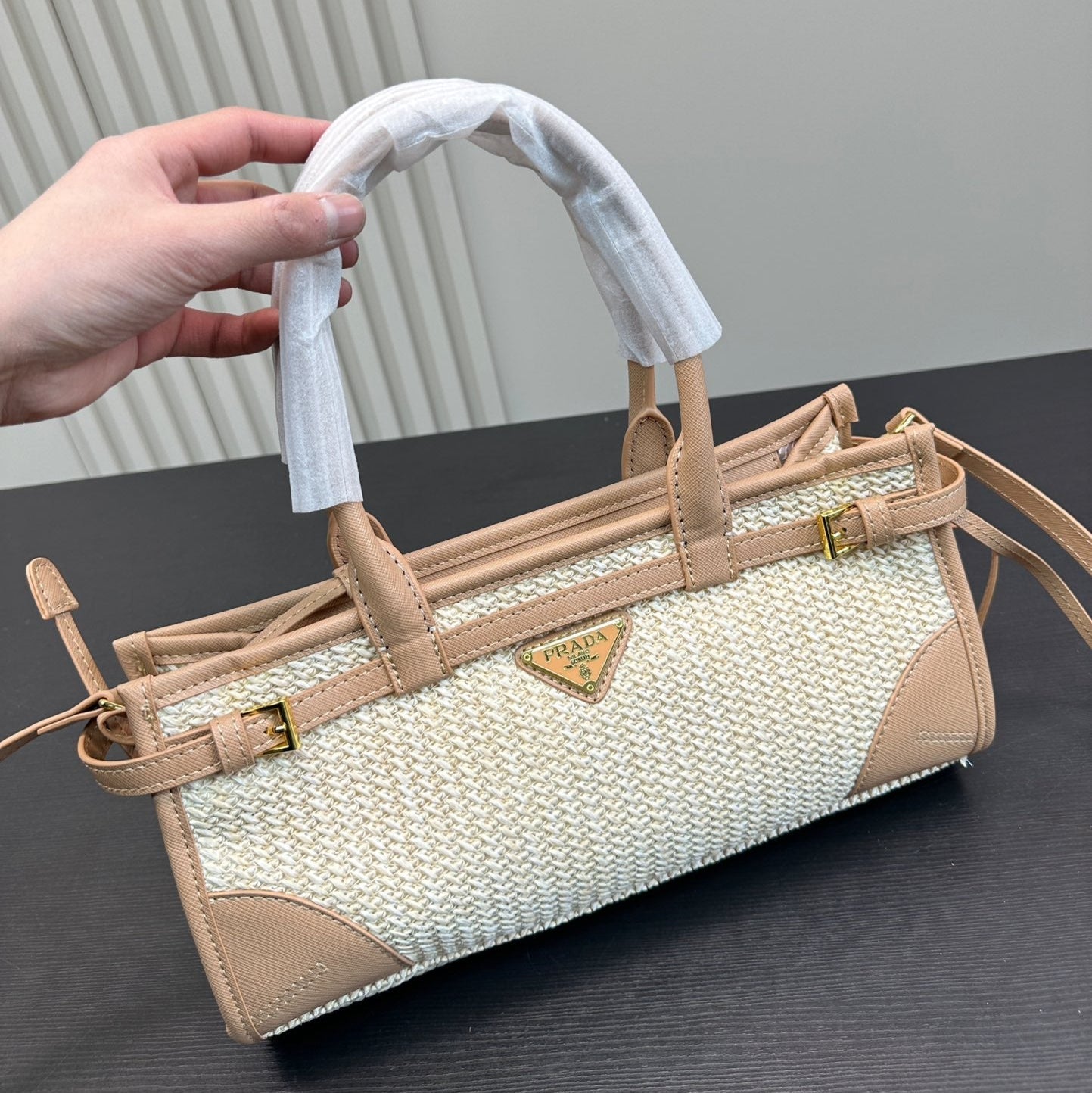 BONNIE SOFT LUX HANDBAG 32 IN BEIGE WOVEN RAFFIA WITH TAN CALFSKIN