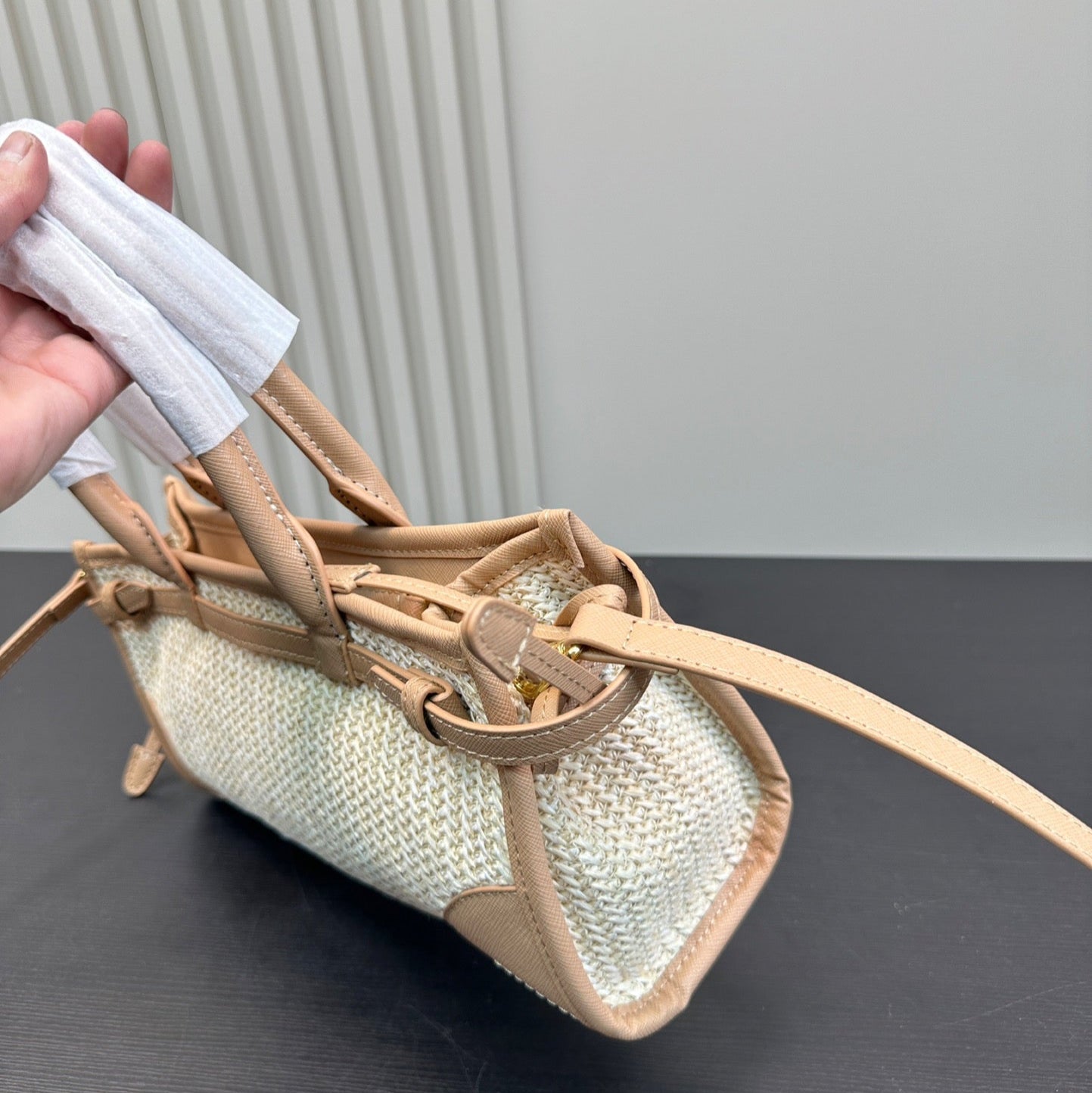 BONNIE SOFT LUX HANDBAG 32 IN BEIGE WOVEN RAFFIA WITH TAN CALFSKIN