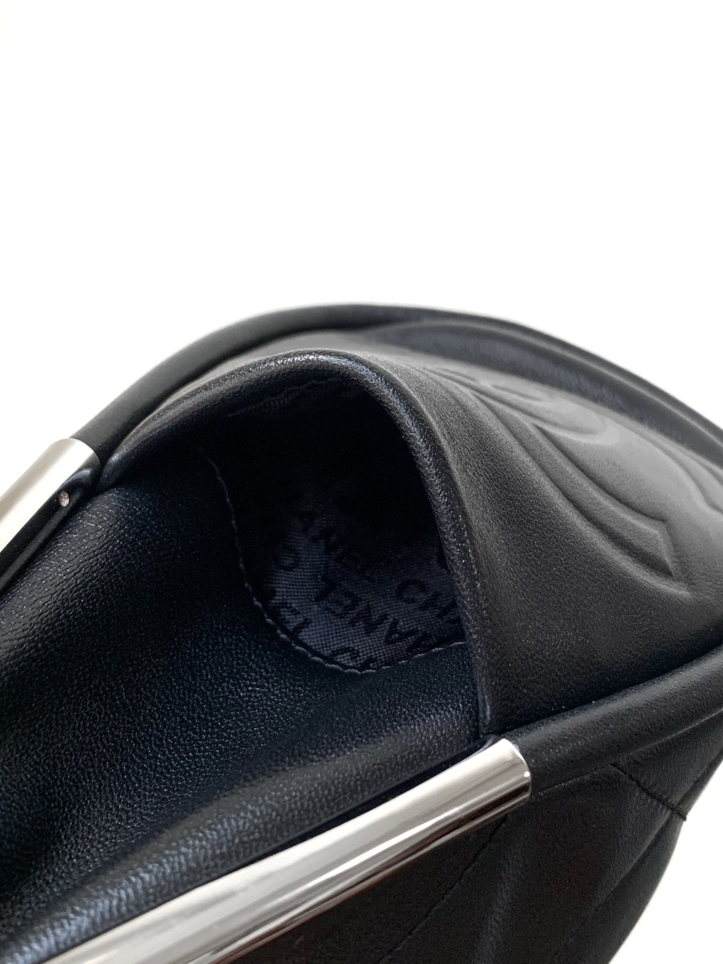 SHOULDER BAG 30 IN BLACK SOFT LAMBSKIN EMBOSSED LOGO SILVER HARDWARE
