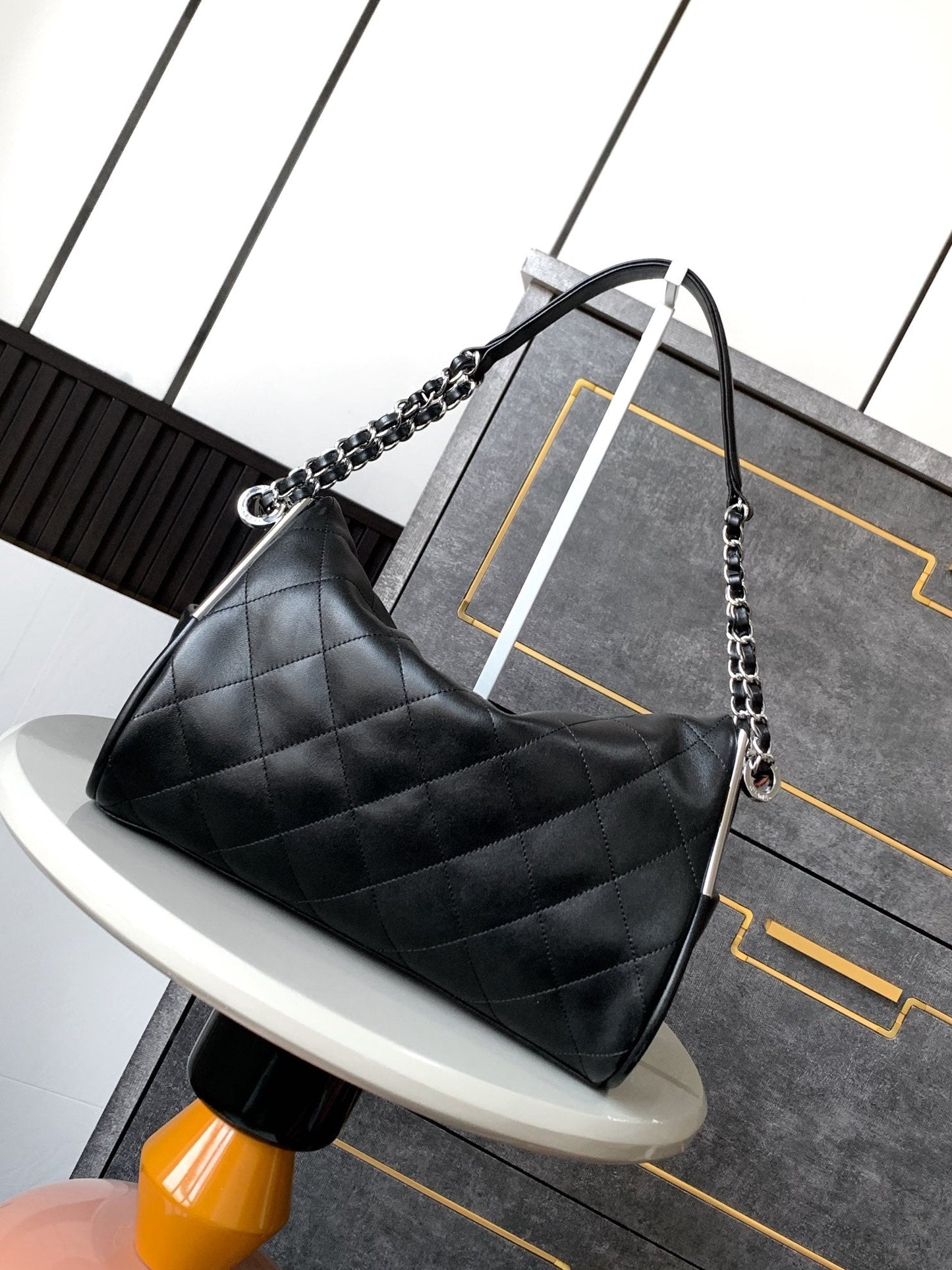 SHOULDER BAG 30 IN BLACK SOFT LAMBSKIN EMBOSSED LOGO SILVER HARDWARE