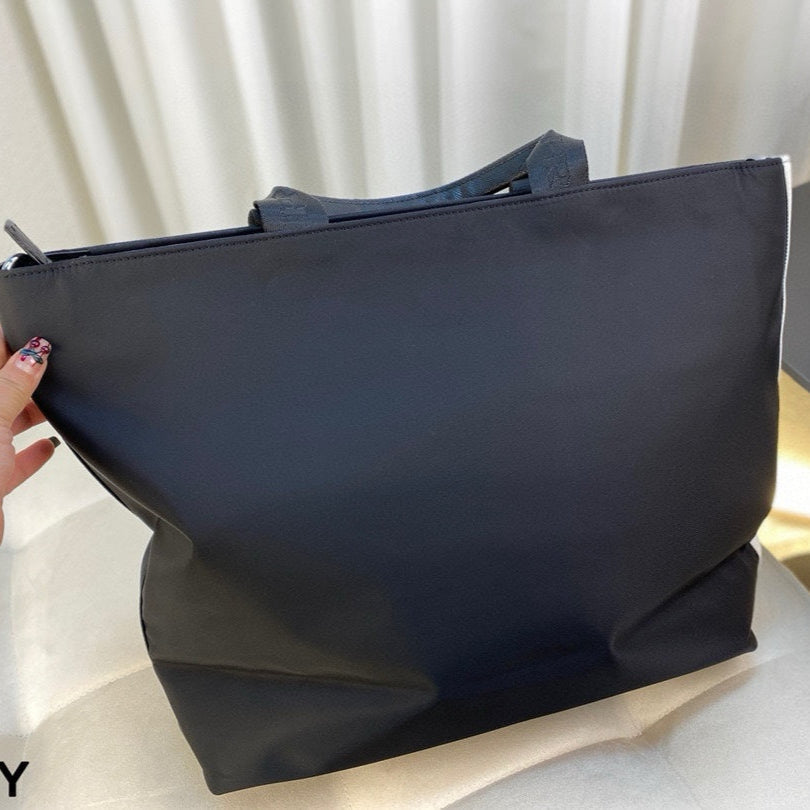 WHITE TRIPLE STRIPES TOTE BAG 40 IN BLACK RE-NYLON